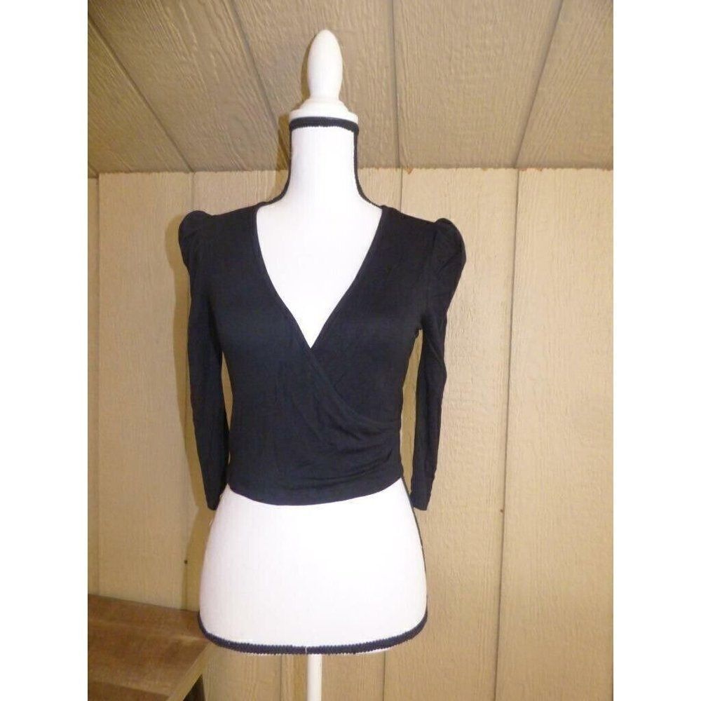 Love Squared Junior’s Surplice Cropped Top, Black, S